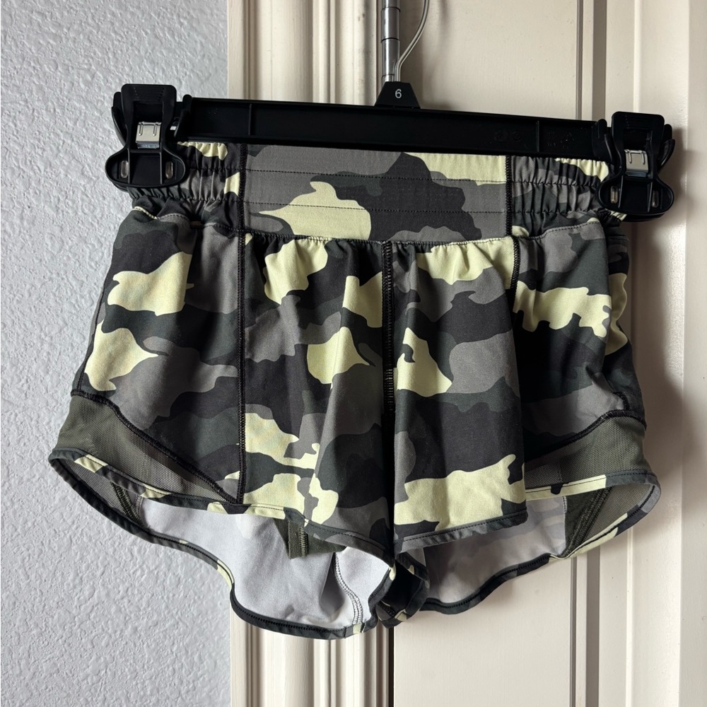 Lululemon Athletica Green camo Athletic Shorts 2.5in